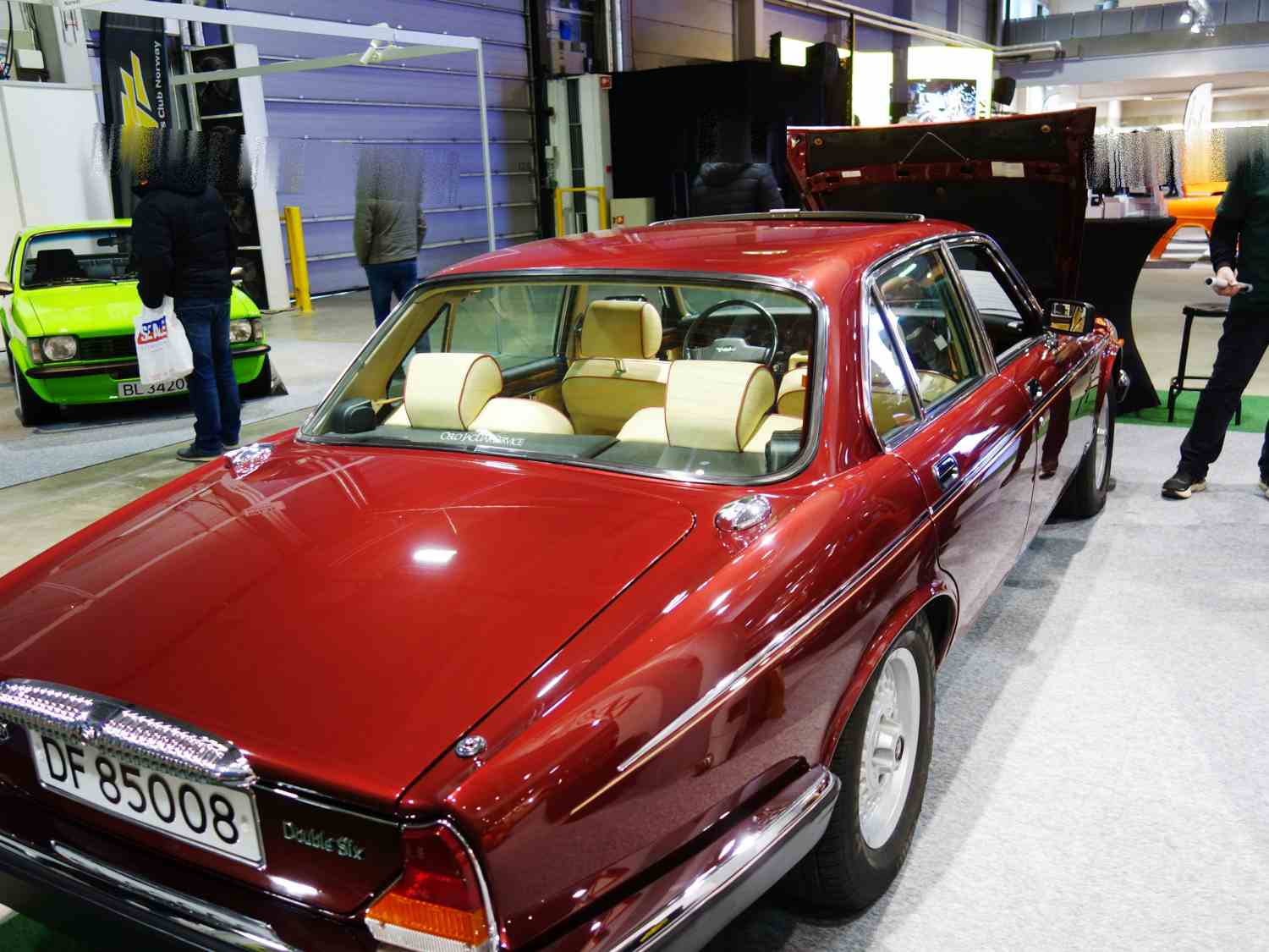 Jaguar Daimler Double-Six 5.3 V12 Automatic, 264hp