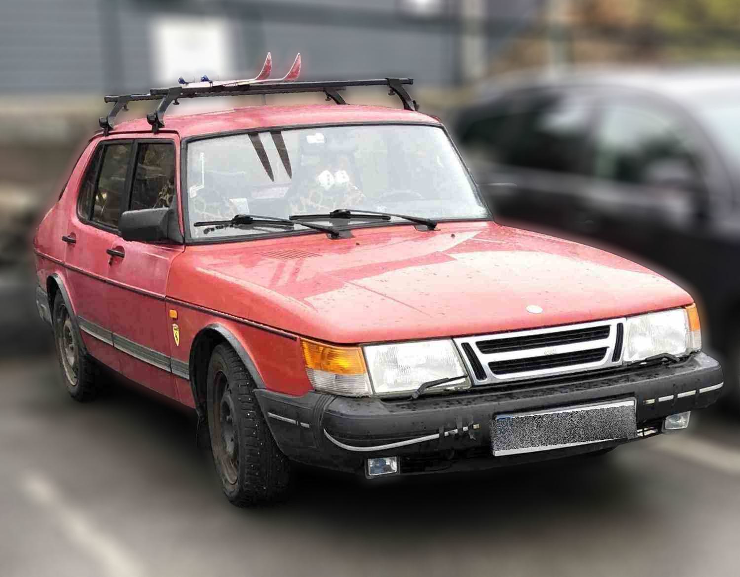 Saab 900 4-door Sedan 2.0 Manual, 128hp, 5-speed