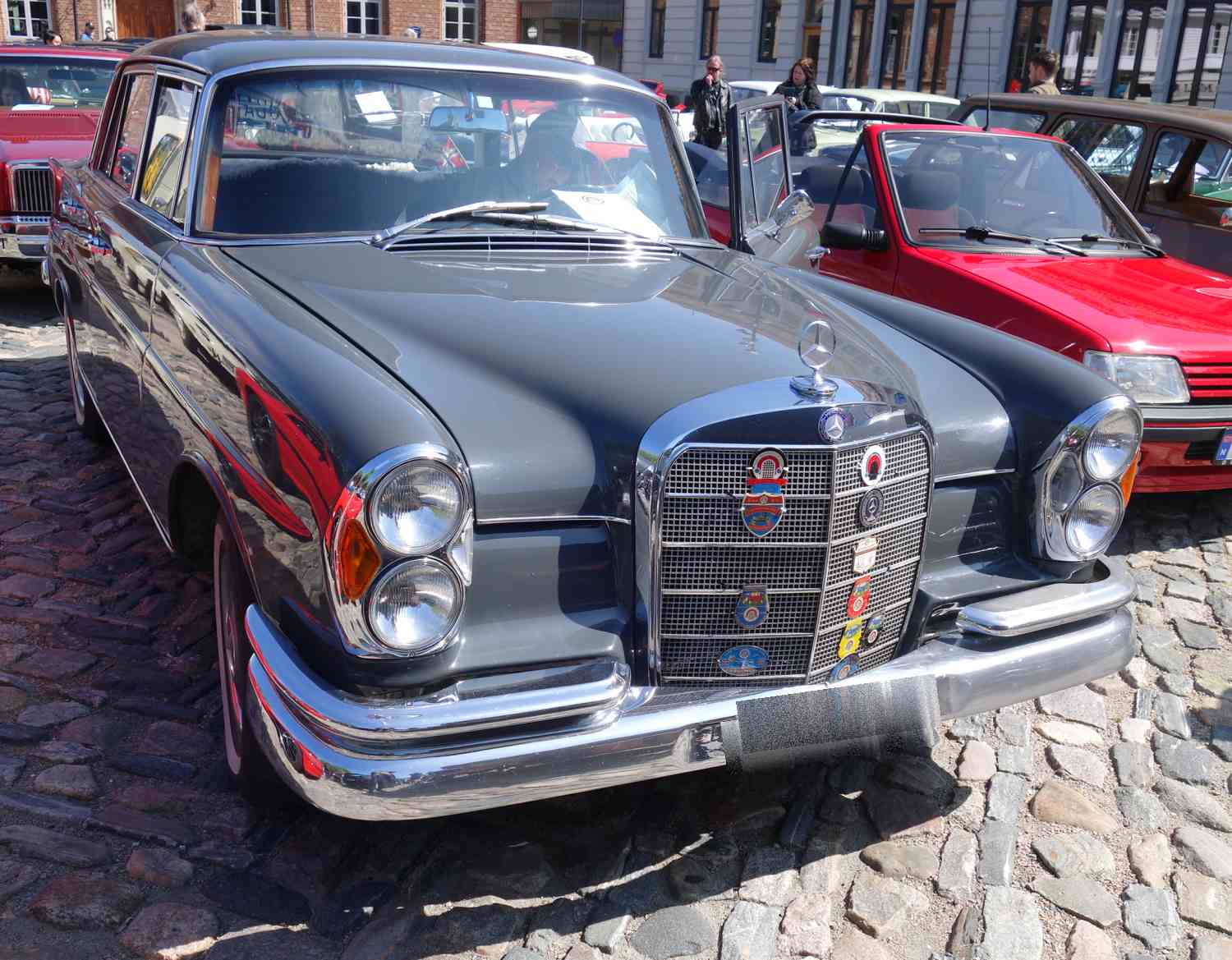 Mercedes-Benz W111 220 B Manuel, 107hk, 1964