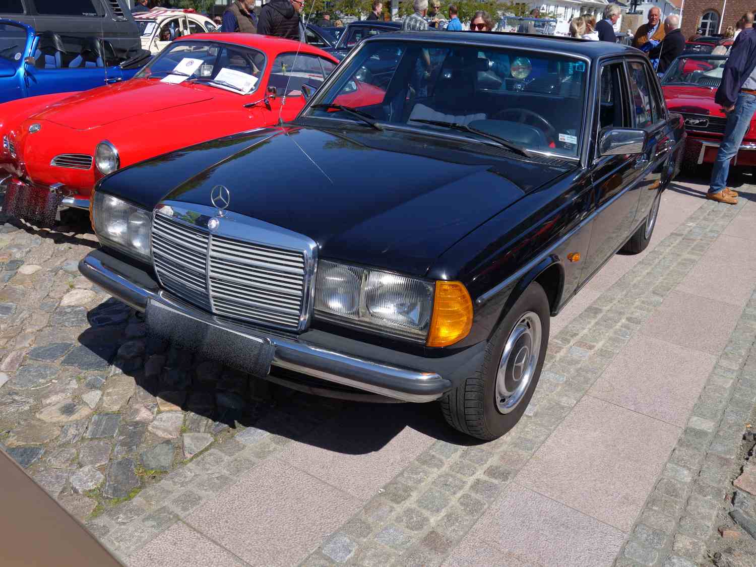 Mercedes-Benz W123 200, 109 hk, Sedan, automat