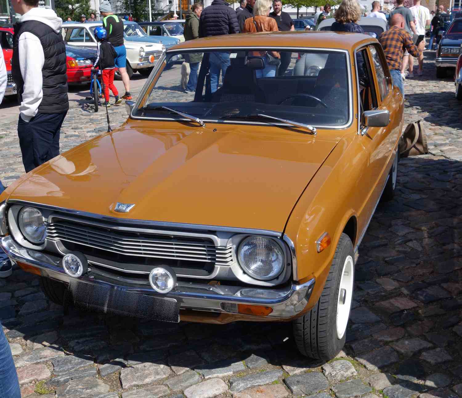 Mazda 1300 1300 77  60 hk