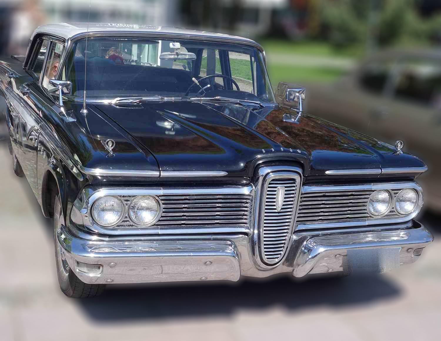 Ford Edsel Ranger 4 dørs sedan med 6 sylinder motor og 147 hk