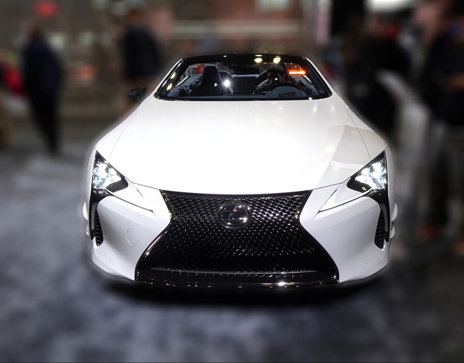 Lexus LC 500 Convertible v8
