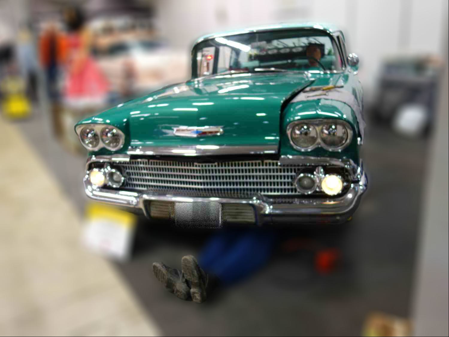 Chevrolet Biscayne 4dørs stolpe med 6 cyl 3,9 liters motor