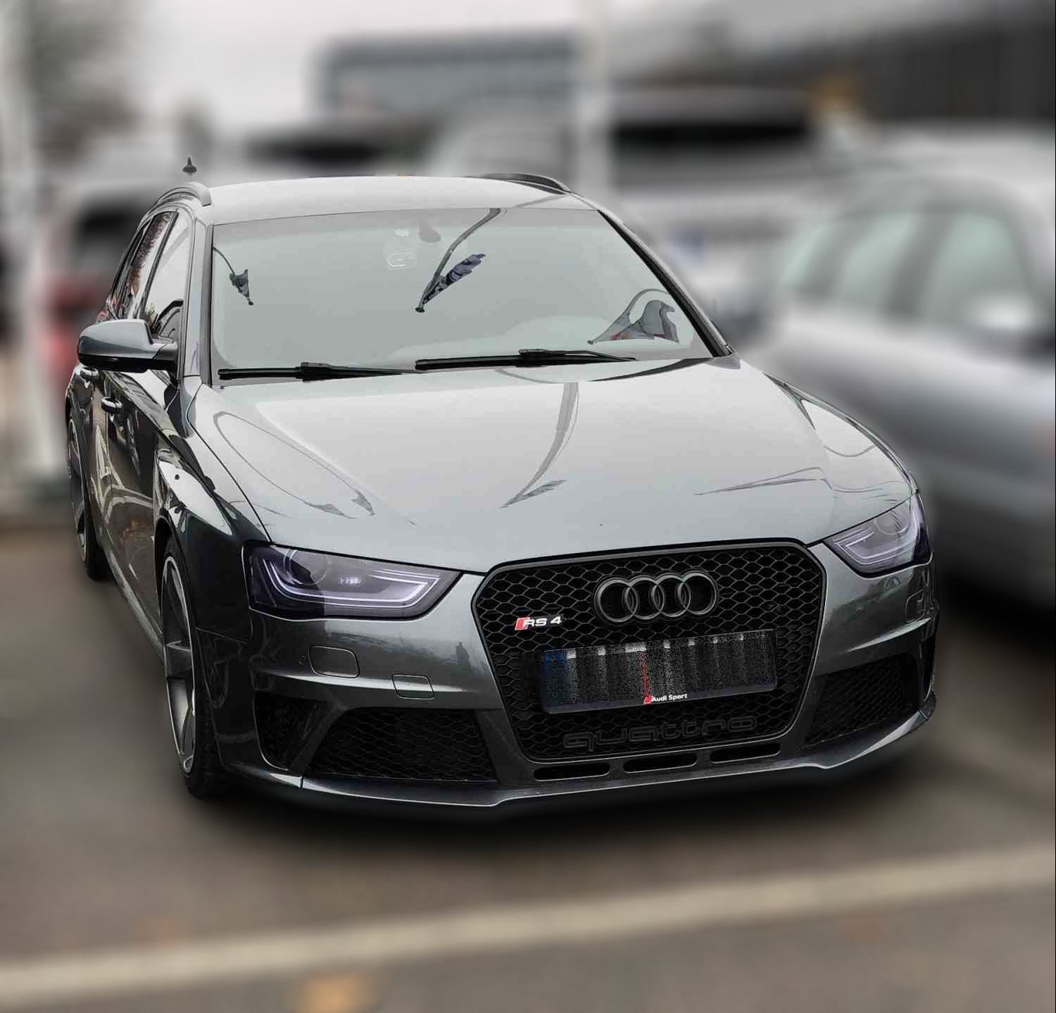 Audi RS4 Avant quattro S-tronic   V8