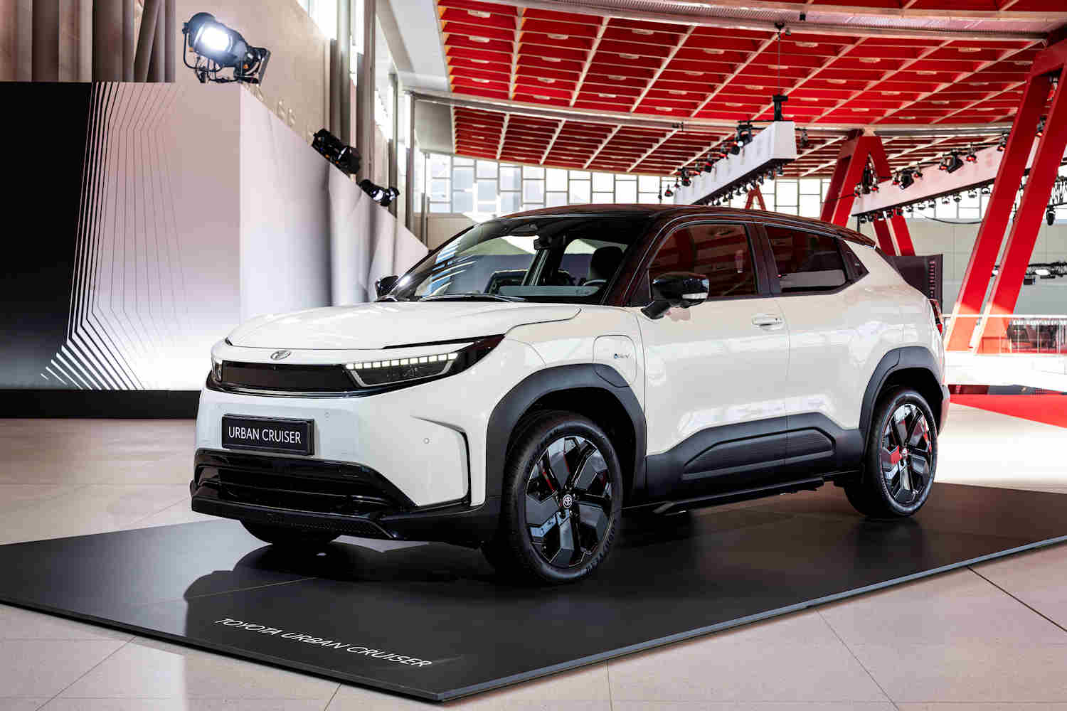 Toyota Urban-Cruiser Elektrisk 2WD 49 kwh Active