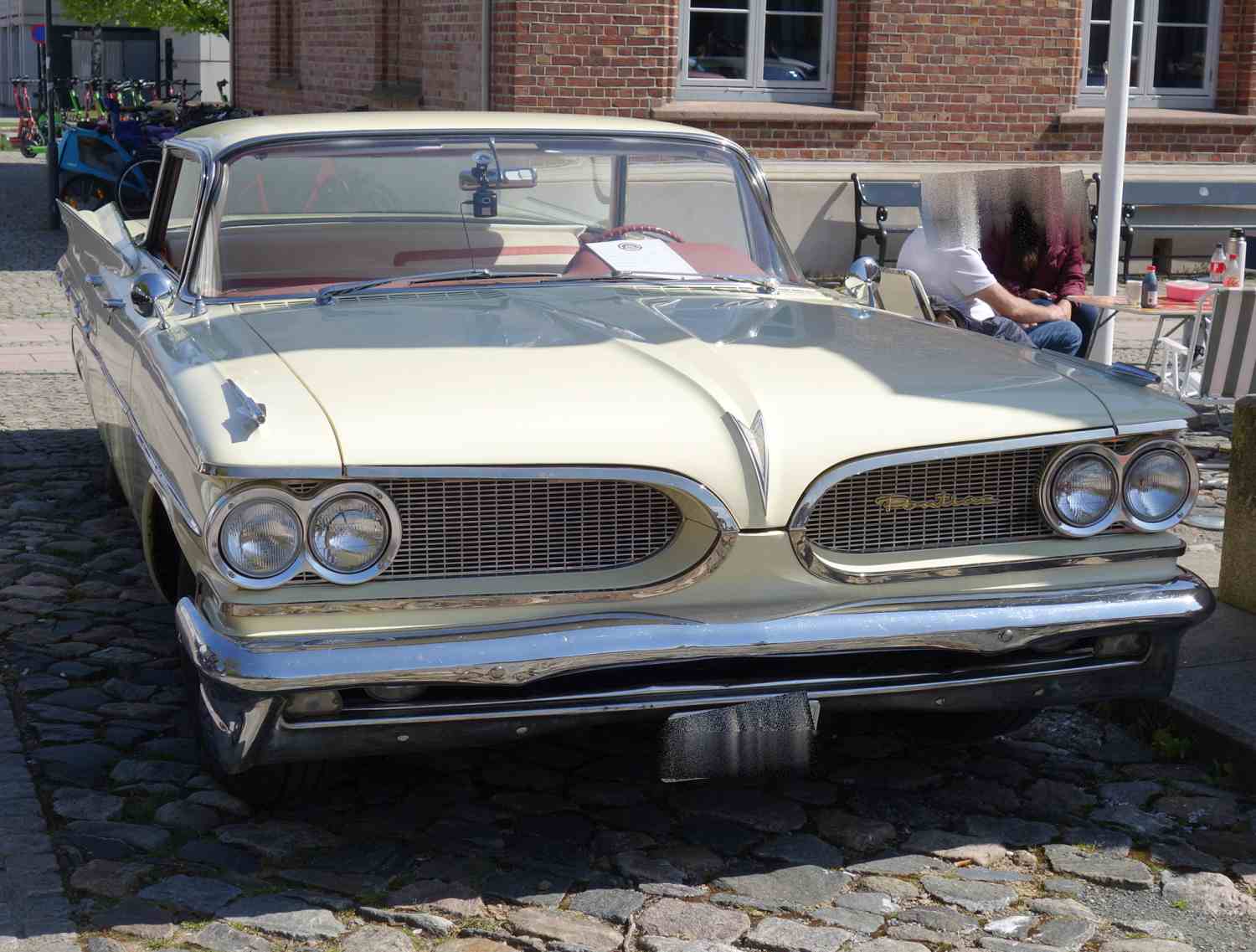 Pontiac Star-Chief sedan 6.4 V8 264 hk